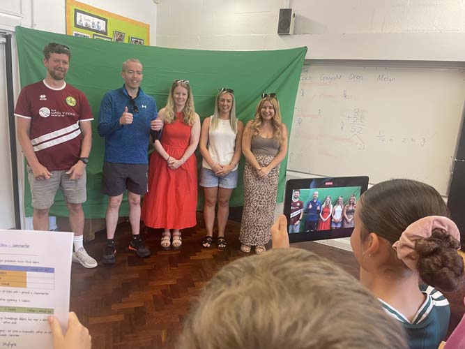 People infront of green screen