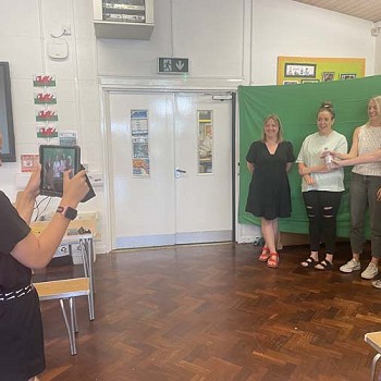 People infront of green screen