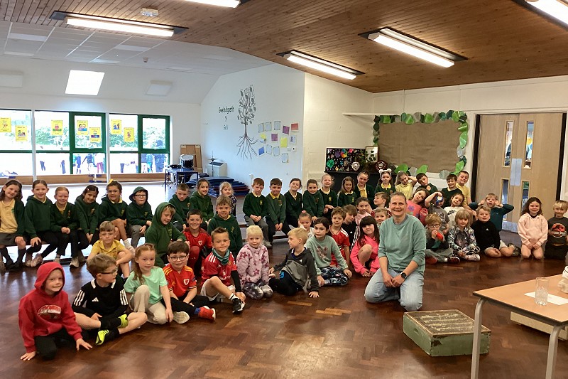 Blwyddyn 1 a 2 efo Lowri