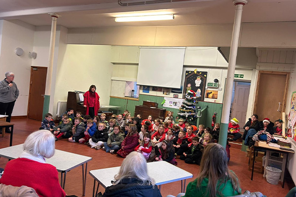 Year 3 and 4 children performing residents of Clwb Taro i Fewn