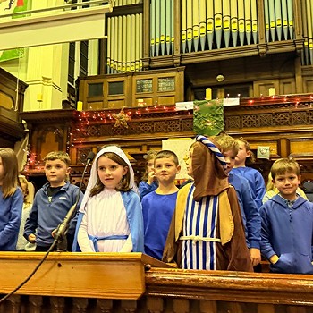 Two children wearing mary and joseph clothes in the christmas concert