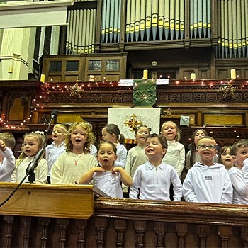 Young children singing on stage in there christmas concert