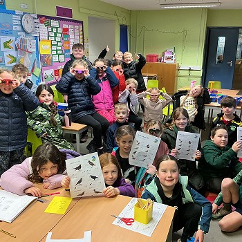 Plant Blwyddyn 4 wedi cynnal archwiliad adar fel rhan o gynllun RSPB