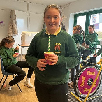 pupil holding there smoothies