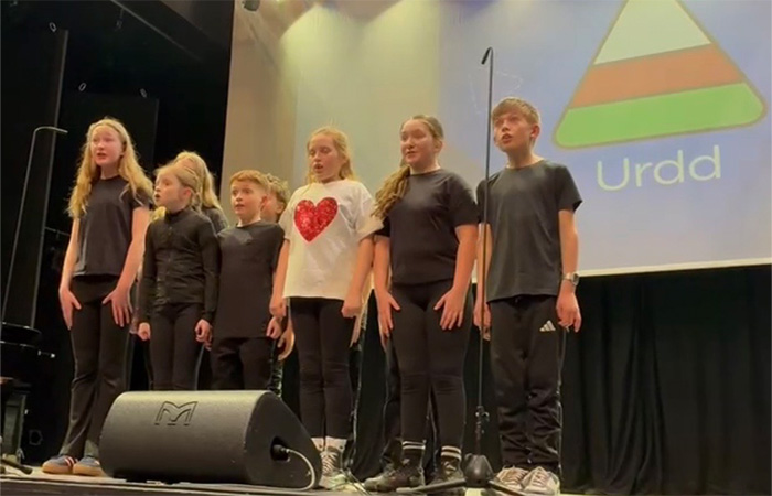 Ysgol y Gelli Recitation Group performing on stage in the Eisteddfod Sir yr Urdd