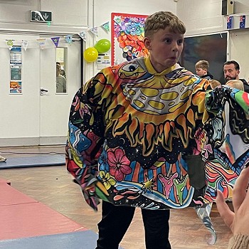 A child walking down the red carpet wearing an oodie