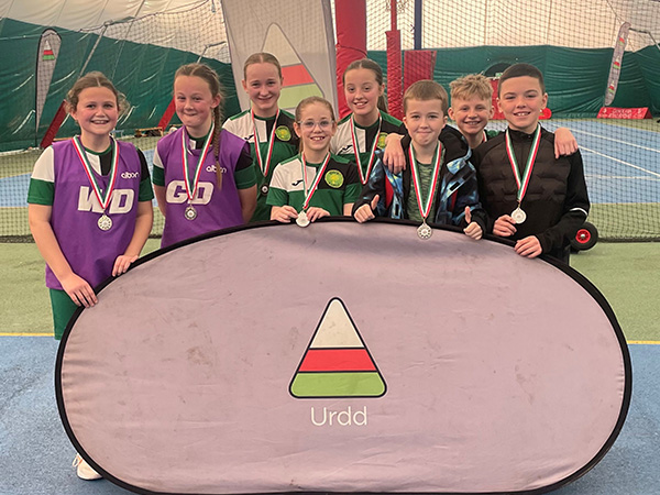 Ysgol y Gelli mixed Netball team smiling after coming 2nd in the competition